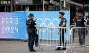 Around 35,000 police officers and gendarmes as well as 18,000 soldiers will be on duty every day during the Games. (© picture alliance/dpa/MAXPPP / Alexis Sciard)