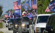 Un cortège de partisans de Trump en SUV, en Floride. (© picture alliance / Anadolu / Jesus Olarte)