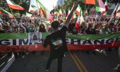 Demonstrators in Los Angeles show solidarity with the protesters in Iran on 18 December 2025. (© picture alliance / NurPhoto Klaudia Radecka)