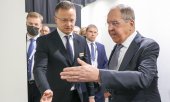 Hungarian Foreign Minister Péter Szijjártó with Russian Foreign Minister Sergey Lavrov in Stockholm in December 2021. (©picture alliance/dpa/Russian Foreign Ministry/Russian Foreign Ministry)