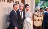 Director Nolan between leading actors Damon and Hathaway at the premiere. (© picture alliance / AP Photo/Evan Agostini / Evan Agostini)