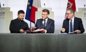 Volodymyr Zelensky, Emmanuel Macron and Keir Starmer at the press conference at Élysée Palace. (© picture alliance / ZUMAPRESS.com PRESIDENT OF UKRAINE)