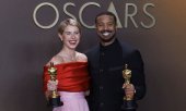 Best Actress Jessie Buckley and Best Actor Michael B. Jordan. (© picture alliance / ZUMAPRESS.com / Burt Harris)