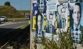 Old Macron campaign posters in Caen a month after the presidential election in May 2017. (© picture alliance / NurPhoto Artur Widak)