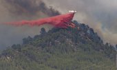 Protective measures had been eased in certain fire-prone areas. Spanish Prime Minister Pedro Sánchez talked of seeing 'the light at the end of the tunnel' after a meeting of the crisis management team. (© picture alliance / ASSOCIATED PRESS / Lorena Sopena)