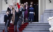 Arrival of the designated ministers and state secretaries at Huis ten Bosch Royal Palace for the new cabinet's swearing-in ceremony. (© picture alliance / ANP / Jeroen Jumelet)