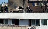 A fire broke out on the top floor of the block of flats when the drone crashed. (© picture alliance / Anadolu / Stringer)