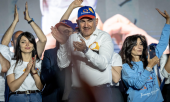 Pashinyan at a campaign rally for his party, Civil Contract. (© picture-alliance/dpa)