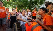 Maricarmen Abascal surrounded by demonstrators.
(© picture-alliance/NurPhoto/Francesco Militello Mirto)