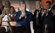 Ungarns Premier Orbán nach der Verkündung des Wahlergebnisses am 10. Juni in Budapest. (© picture alliance/ASSOCIATED PRESS/Denes Erdos)