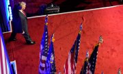 Trump on stage as it became clear that he had won in key swing states Georgia and Pennsylvania. (© picture alliance / ASSOCIATED PRESS / Jeff Roberson