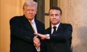 Donald Trump und Emmanuel Macron am 7. November 2024 in Paris. (© picture-alliance/dpa/MAXPPP / Julien Mattia / Le Pictorium)