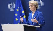 Europe's security is threatened in a very real way, Commission President Ursula von der Leyen said, explaing her rearmament plan. (© picture alliance/ASSOCIATED PRESS/Virginia Mayo)