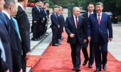 Putin is accompanied to China by a high-level Russian business delegation. (© picture alliance / ZUMAPRESS.com Alexander Kazakov)