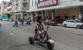 Street in Havanna. (© picture alliance / Anadolu / Magdalena Chodownik)