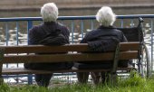 According to forecasts, the proportion of people aged 80 and over in the EU population is set to rise from 6.2 percent to 15.3 percent between 2025 and 2100. (© picture alliance / Jochen Tack)