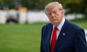 Only in September Donald Trump signed a new package of sanctions against Russia. Now he is easing them in return for diesel fuel supplies. (© picture-alliance/ Sipa USA / Sipa USA)