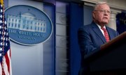 Keith Kellogg, damals Nationaler Sicherheitsberater von Vizepräsident Mike Pence, bei einem Pressebriefiing im Weißen Haus im September 2020. (© picture alliance / Associated Press / Andrew Harnik)