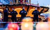 The cordoned-off Christmas market in Magdeburg the day after the attack. (© picture alliance / dpa / Christoph Soeder)