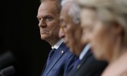 Polens Premier Tusk, EU-Ratspräsident Costa und Kommissionspräsidentin von der Leyen bei einer Pressekonferenz am 3. Februar in Brüssel. (© picture alliance/ASSOCIATED PRESS/Omar Havana)