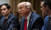 US Secretary of State Marco Rubio, President Donald Trump and Secretary of Defense Pete Hegseth at a cabinet meeting on 26 February 2025. (© picture alliance / Captital Pictures / RS/MPI)