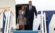 Klaus Iohannis liked to travel with his wife Carmen on luxury jets. (© picture alliance/AA /Murat Kula)