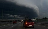 A cloud of smoke over Elektrostal, near Moscow, on Saturday 18 July. (© picture alliance / Anadolu / Stringer)