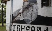 Graffiti on an image of Mladić in Belgrade in 2022. (© picture-alliance/dpa)