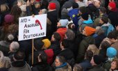 At a demonstration in Munich on 20 January. (© picture-alliance/dpa/Karl-Josef Hildenbrand)