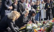 Mourners in Mannheim on 3 June. In the centre, German Interior Minister Nancy Faeser. (© picture alliance/epd-bild/Tim Wegner)