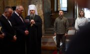 President Zelensky and his wife at a church service on Ukraine Independence Day.  (© picture alliance / abaca / ABACA)