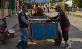 A horse-drawn cart on a street in Santa Cruz del Norte on 3 February. (© picture alliance / ASSOCIATED PRESS Ramon Espinosa)