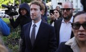 Meta CEO Mark Zuckerberg on his way to court in Los Angeles on 18 February. (© picture alliance / ASSOCIATED PRESS / Ryan Sun)