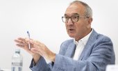 Niklaus Oberholzer, head of the commission of inquiry, briefs the press at a press conference in Zurich in August 2024. (© picture alliance/KEYSTONE / GAETAN BALLY)