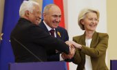 Nikol Pashinyan (centre) at the EU-Armenia Summit in Yerevan on 5 May. (© picture alliance / ASSOCIATED PRESS / Anthony Pizzoferrato)