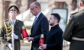 Merz and Zelensky at a commemorative ceremony on 4 October. (© picture-alliance/dpa/Kay Nietfeld)