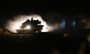 Israeli tanks in northern Israel near the border with Lebanon. (© picture-alliance/ASSOCIATED PRESS/Baz Ratner)