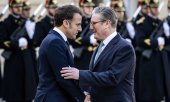 Fotoğrafta görülen ev sahibi Macron ve Büyük Britanya Başbakanı Starmer, Ukrayna'ya kendi birliklerini göndermeye hazır olduğunun sinyallerini önceden vermişti. (© picture alliance / ANP / Remko de Waal)