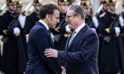 British Prime Minister Keir Starmer, pictured here with host Emmanuel Macron, had already signalled his willingness to send British troops to Ukraine ahead of the meeting. (© picture alliance / ANP / Remko de Waal)