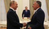 Archive photo of the meeting between Putin and Witkoff in August 2025, with Ushakov in the background. (© picture alliance / ZUMAPRESS.com / Gavriil Grigorov/Kremlin Pool)