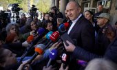 Rumen Radev after casting his vote. (© picture alliance / ASSOCIATED PRESS / Valentina Petrova)