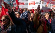 Solidaritätsdemo mit Ahmet Özer in Esenyurt. (© picture-alliance/ ZUMAPRESS.com ( Tolga Uluturk)