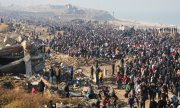 Tens of thousands of residents return to the north of the Gaza Strip via the coastal road on 27 January. (© picture alliance / Anadolu / Hamza Z. H. Qraiqea)