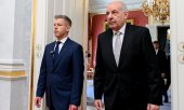 Hungarian Prime Minister Péter Magyar (left) and President Tamás Sulyok. (© picture alliance / ASSOCIATED PRESS / Szilard Koszticsak)