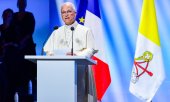 Pope Leo XIV addressing his audience at the Robert Schuman Conference Center in Metz on 28 September. (© picture alliance / abaca / Doucelin Romain/ABACA)