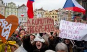 Tens of thousands of people demonstrated against the broadcasting reform in Prague on Sunday. (© picture alliance / CTK / Ondrej Deml)