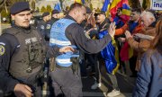 Proteste gegen die Wahlannullierung am 24. Januar in Bukarest. (© picture alliance/ASSOCIATED PRESS/Vadim Ghirda)