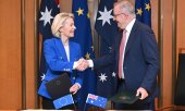 EU Commission President Ursula von der Leyen and Australia's Prime Minister Anthony Albanese on Tuesday in Canberra. (© picture alliance / ASSOCIATED PRESS / Lukas Coch )