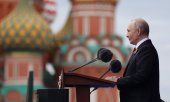 Among the guests of Russian President Vladimir Putin were Belarusian President Alexander Lukashenko and the presidents of Kazakhstan and Uzbekistan, Kassym-Jomart Tokayev and Shavkat Mirziyoyev.(© picture-alliance/dpa)