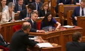Péter Magyar (centre left) during the vote on 13 July 2026. (© picture-alliance/Tamas Purger/MTI via AP)